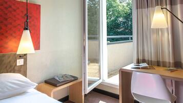 Schreibtisch, schallisolierte Zimmer, BĂŒgeleisen/BĂŒgelbrett