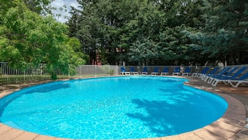 Seasonal outdoor pool