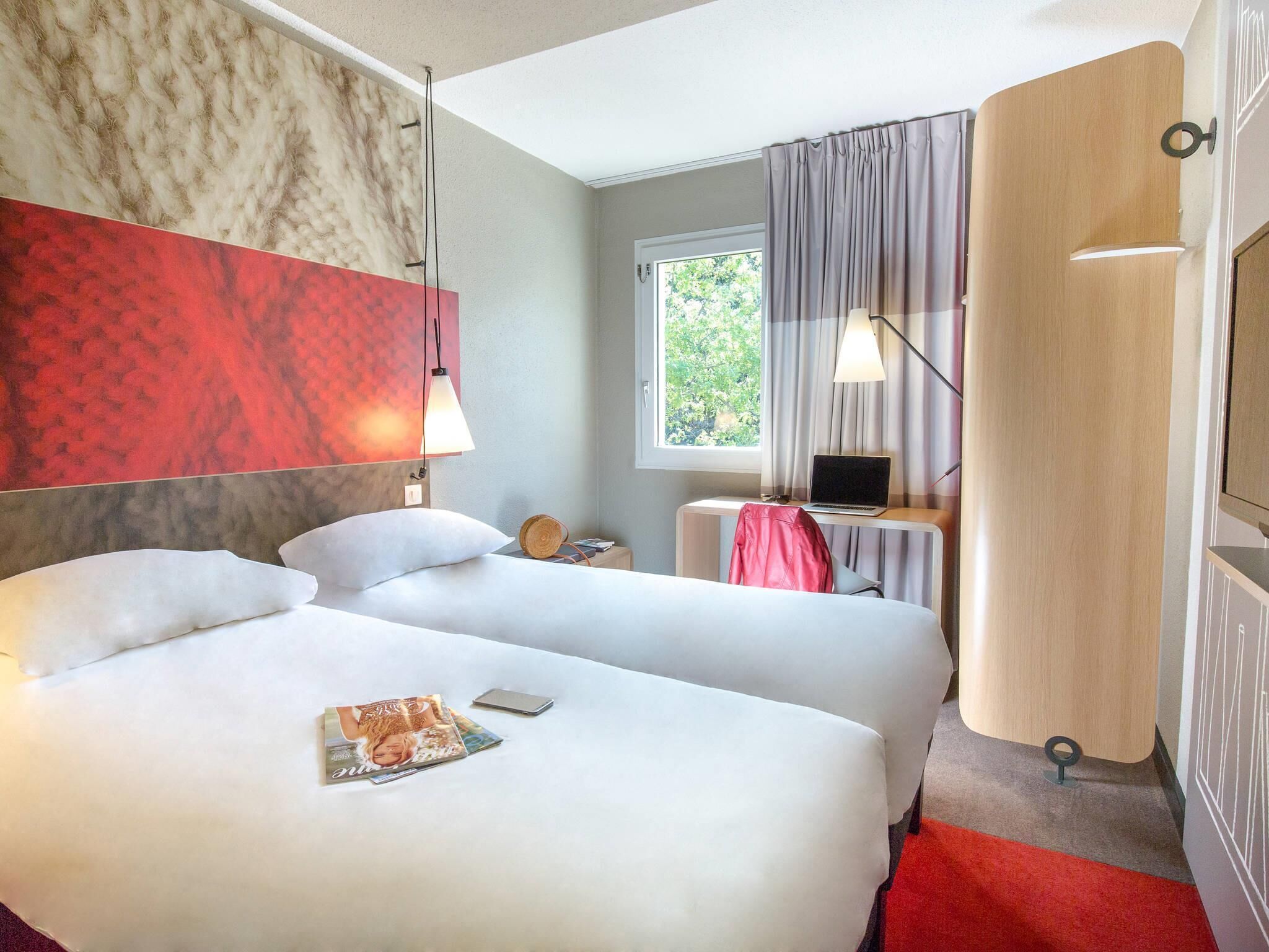 Standard Room, 2 Twin Beds | Desk, soundproofing, iron/ironing board, free WiFi