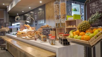 Petit déjeuner buffet servi tous les jours en supplément