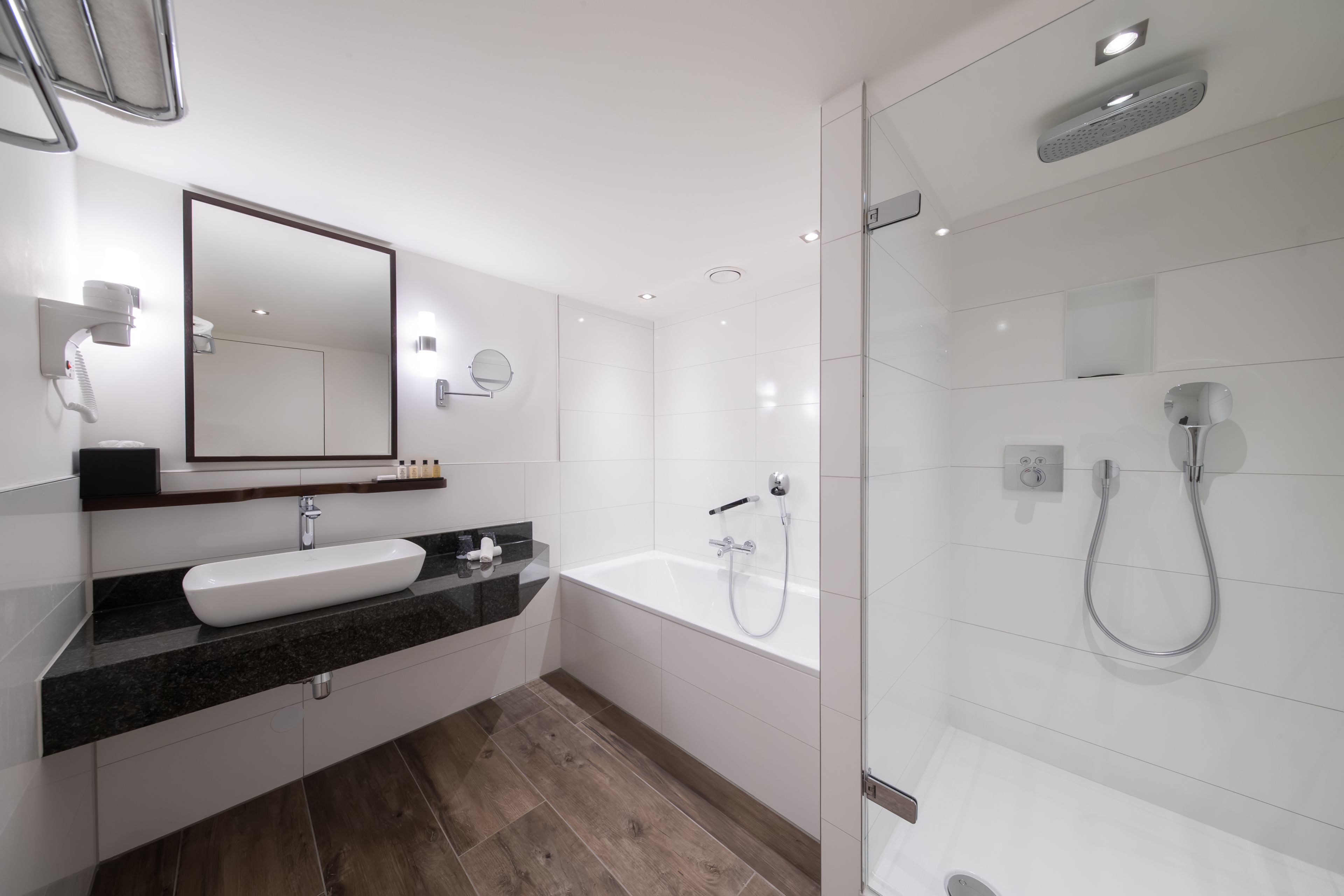 suite, 1 double bed with sofa bed | bathroom | shower, free toiletries, hair dryer, bathrobes