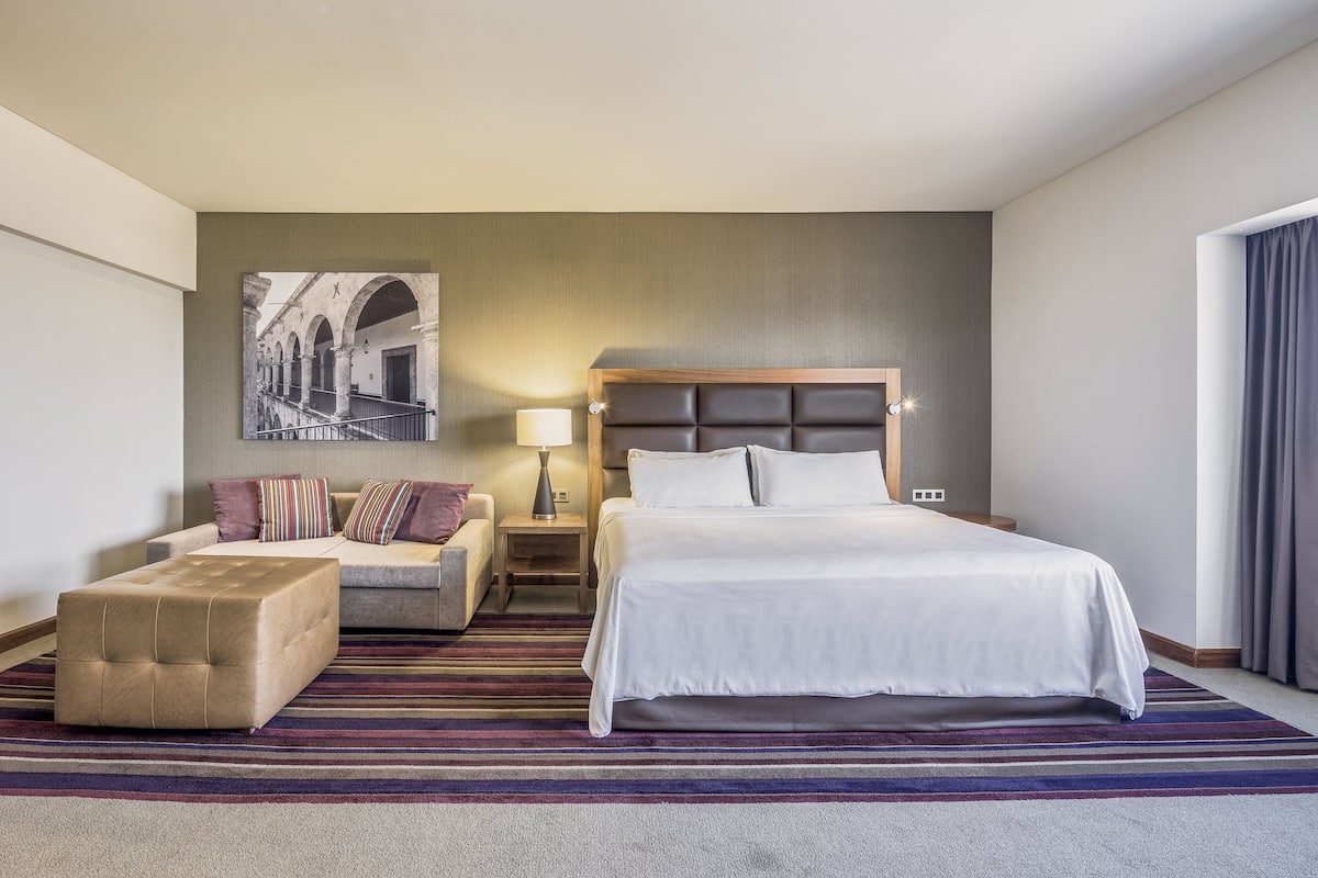 Junior Suite, 1 King Bed
