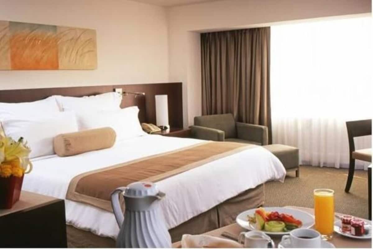 Down comforters, minibar, in-room safe, desk
