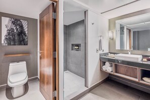 Amenidades de baño gratuitas, secadora de cabello, toallas 