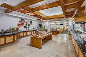 Desayuno buffet todos los días (con cargo)