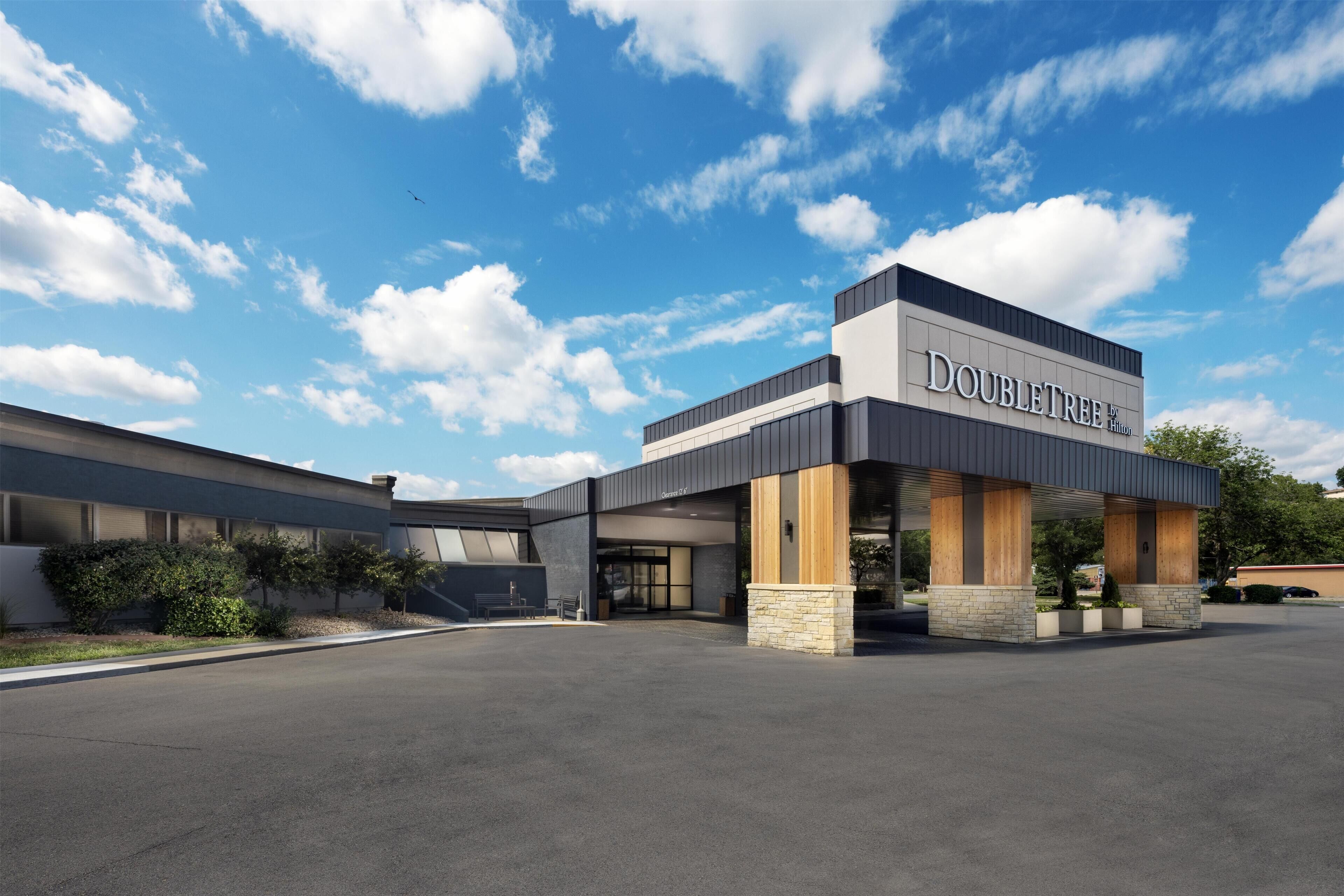 Photo - DoubleTree by Hilton Manhattan, KS