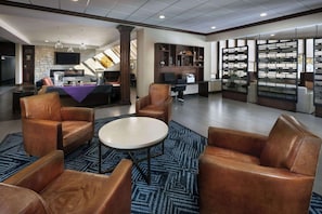 Lobby - DoubleTree by Hilton Manhattan, KS (Manhattan)