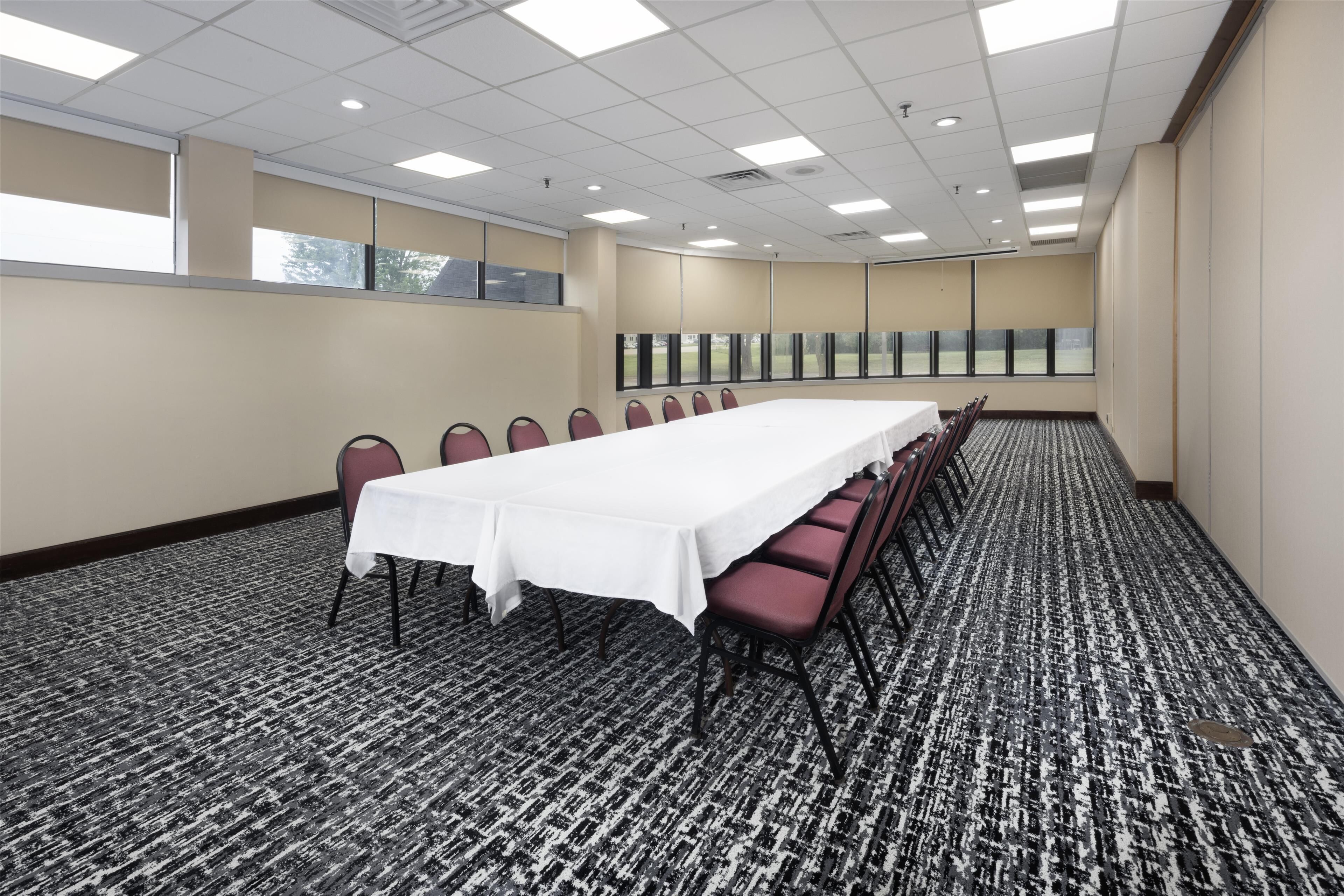 Photo - DoubleTree by Hilton Manhattan, KS