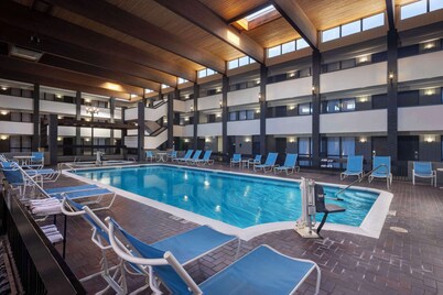 DoubleTree by Hilton Manhattan, KS