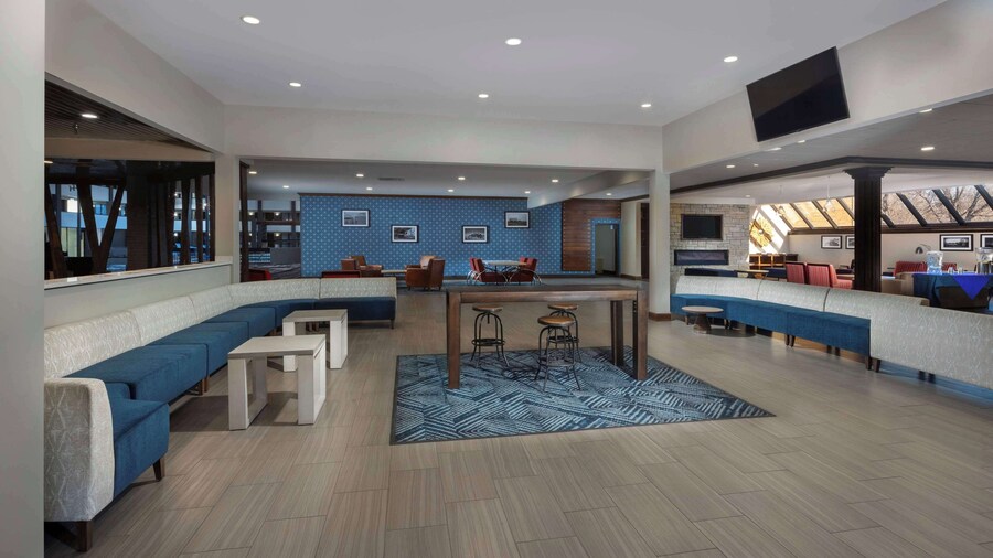 DoubleTree by Hilton Manhattan, KS