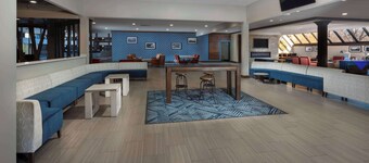 DoubleTree by Hilton Manhattan, KS