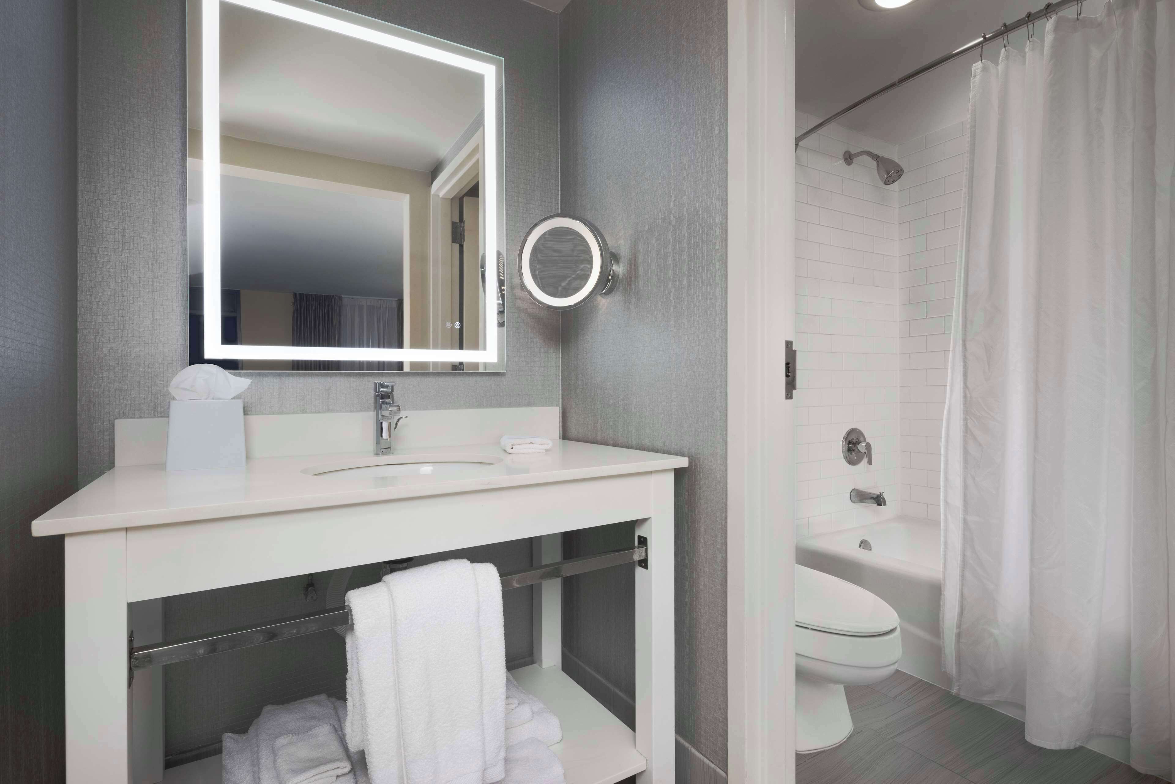 Photo - DoubleTree by Hilton Manhattan, KS