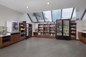 Snack bar - DoubleTree by Hilton Manhattan, KS (Manhattan)