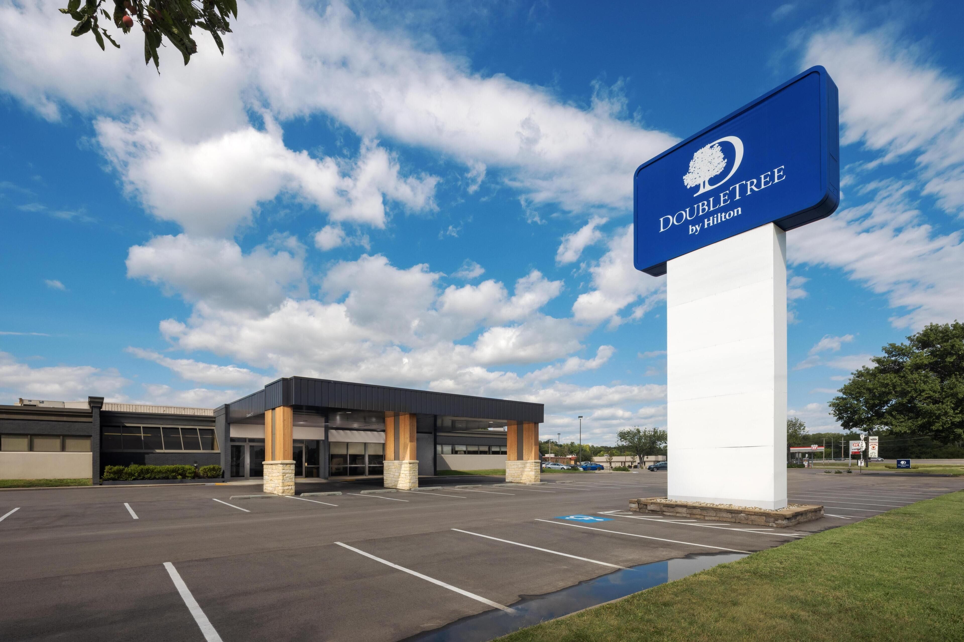 Photo - DoubleTree by Hilton Manhattan, KS