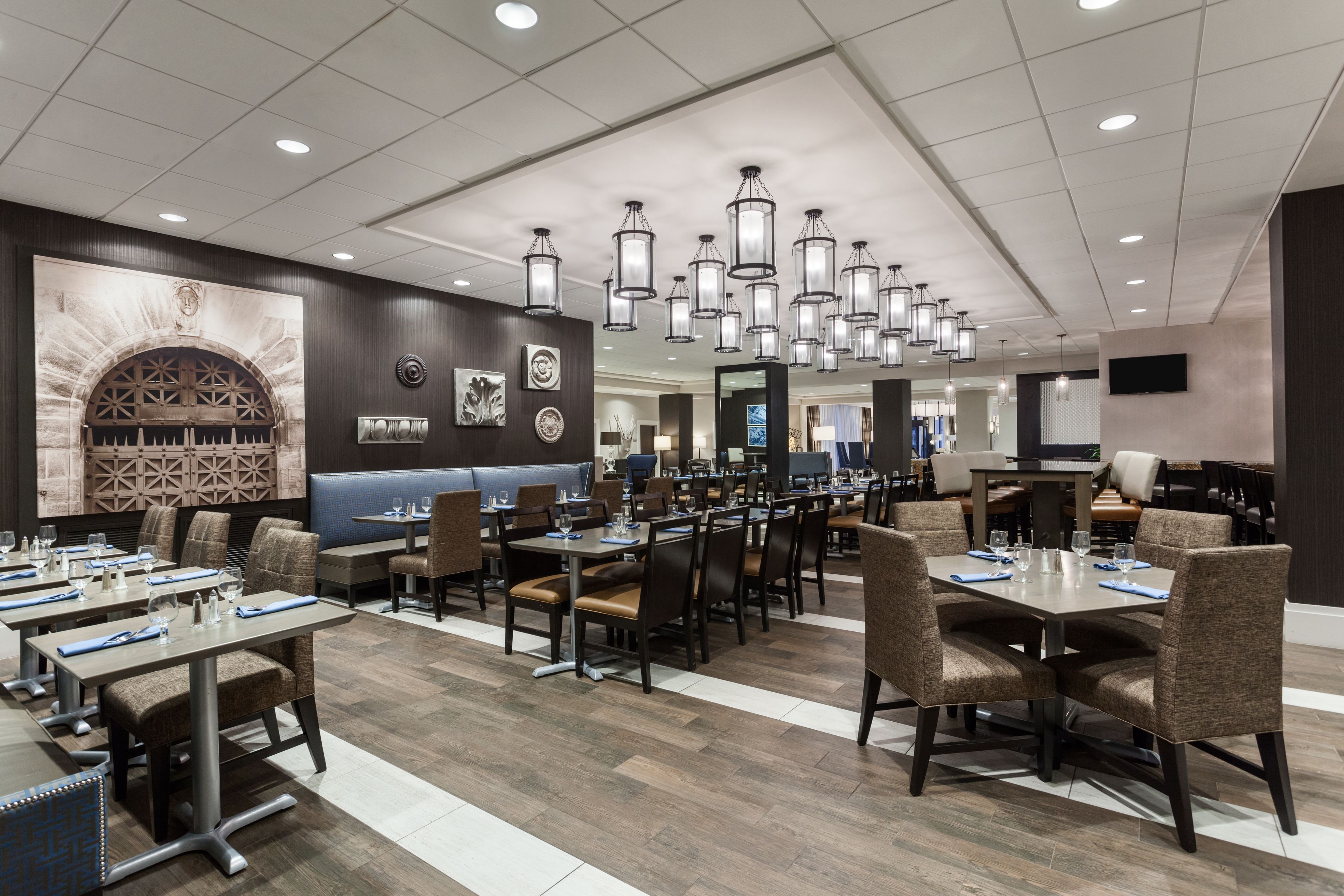 Petit déjeuner et dîner servis sur place, spécialités Cuisine américaine