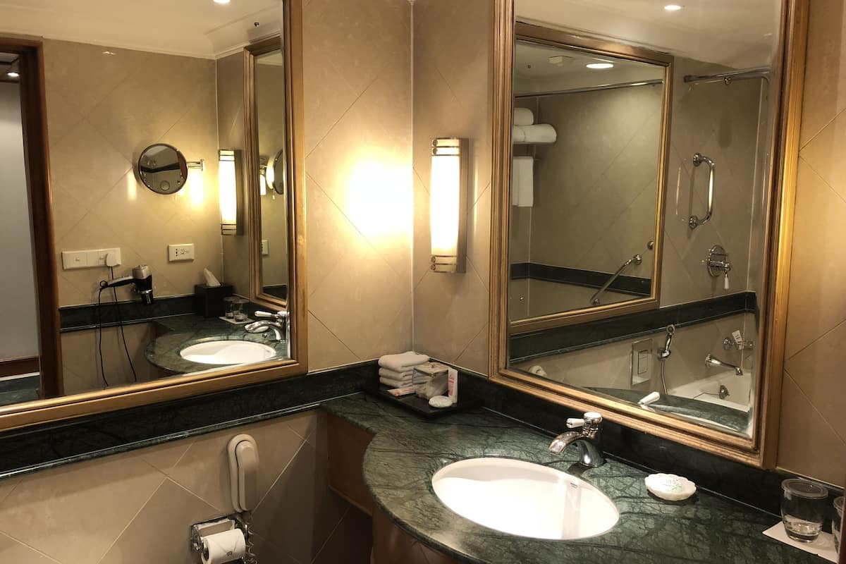 combined shower/bathtub, free toiletries, hair dryer, bathrobes