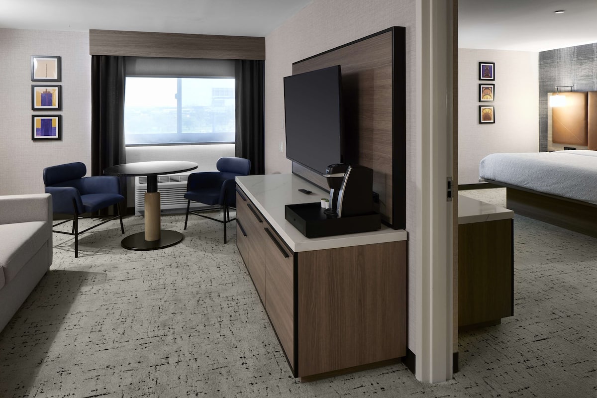 suite, 1 king bed | living area | lcd tv