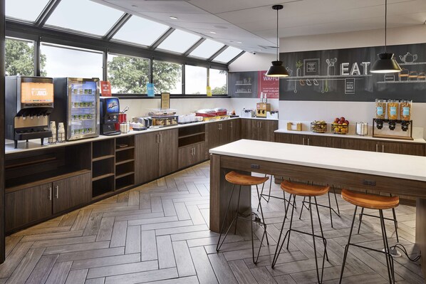 Dining - Hampton Inn Newark Airport (Newark)