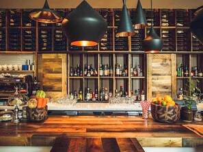 Bar (on property) - DoubleTree by Hilton Ottawa Downtown (Ottawa)