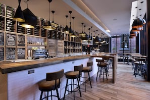 Bar (on property) - DoubleTree by Hilton Ottawa Downtown (Ottawa)