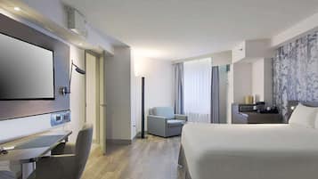 Habitación, 1 cama King size, con acceso para personas discapacitadas (Roll-In Shower) | Ropa de cama hipoalergénica y edredón