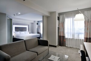 防过敏的被褥、羽绒被、客房内保险箱、办公桌