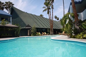 Outdoor pool - Hotel Current (Long Beach)