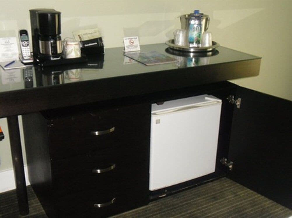 premium bedding, in-room safe, desk, laptop workspace