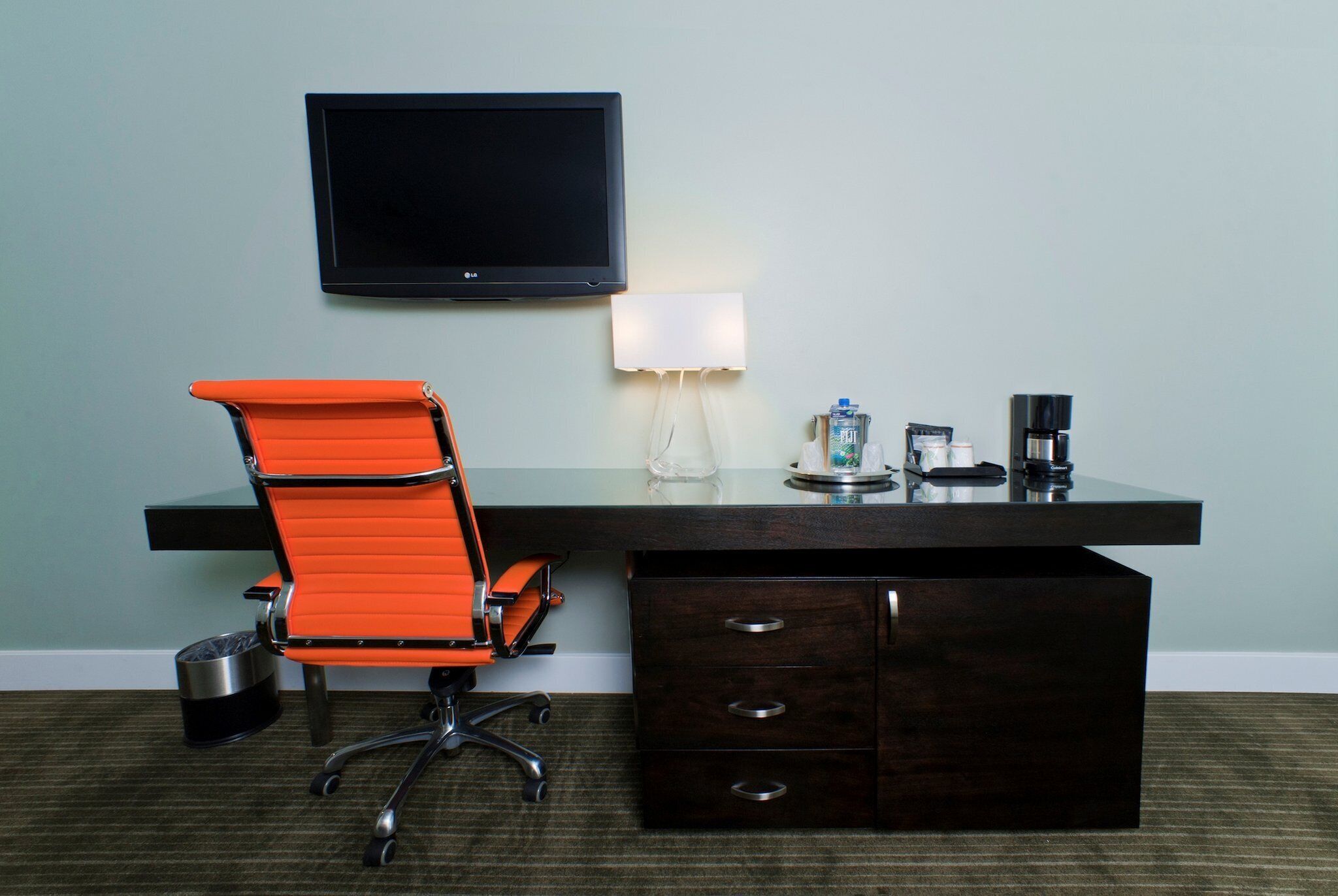 premium bedding, in-room safe, desk, laptop workspace