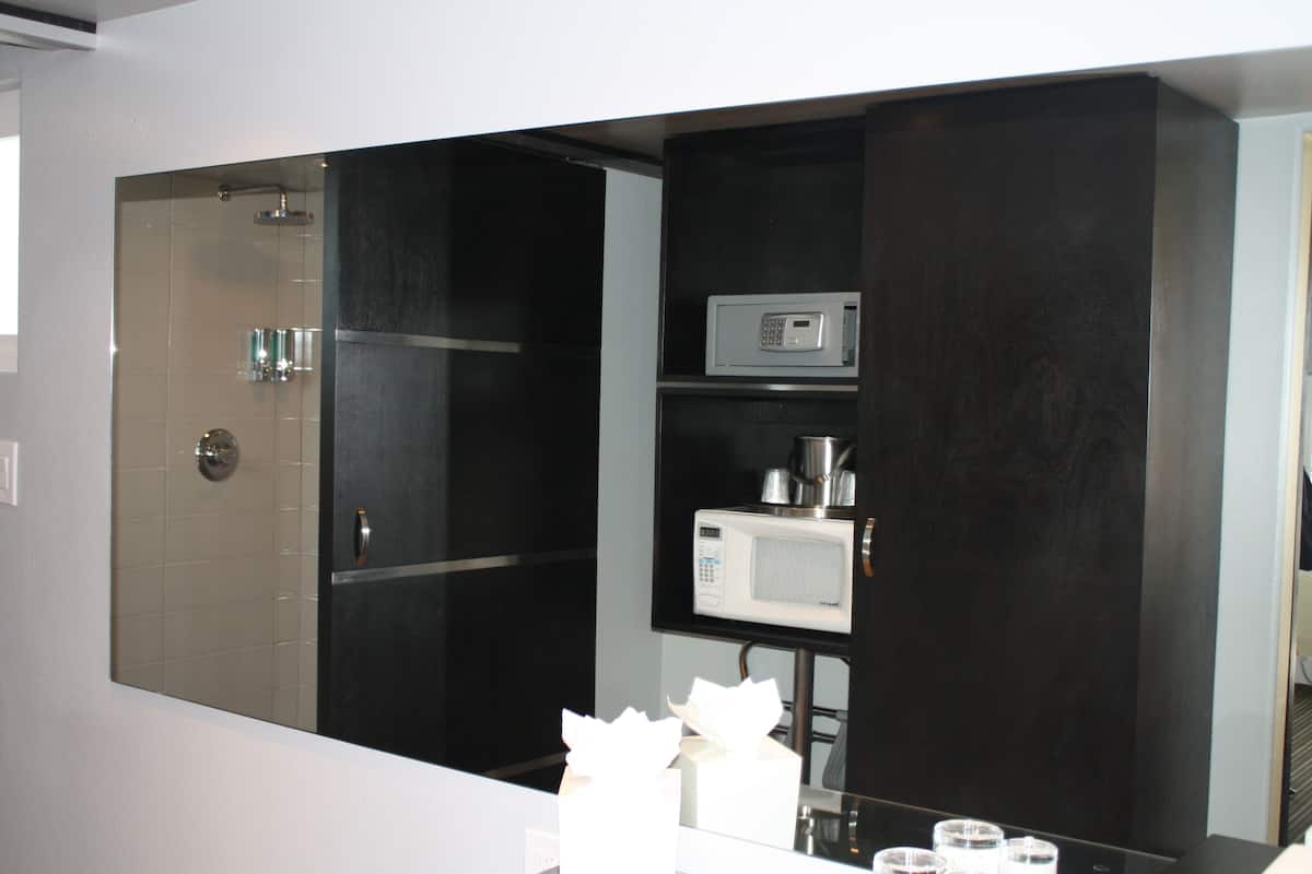 shower, rainfall showerhead, free toiletries, hair dryer