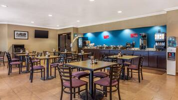 Desayuno completo incluido todos los días