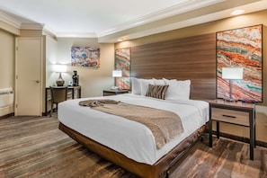Suite, 1 King Bed, Non Smoking, Jetted Tub (with Sofabed) | Pillow-top beds, in-room safe, desk, laptop workspace