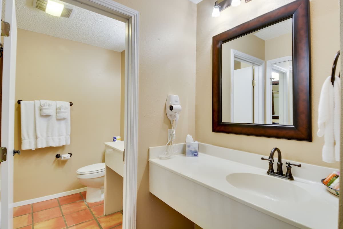 standard room, 2 queen beds | bathroom | combined shower/bathtub, free toiletries, hair dryer, towels