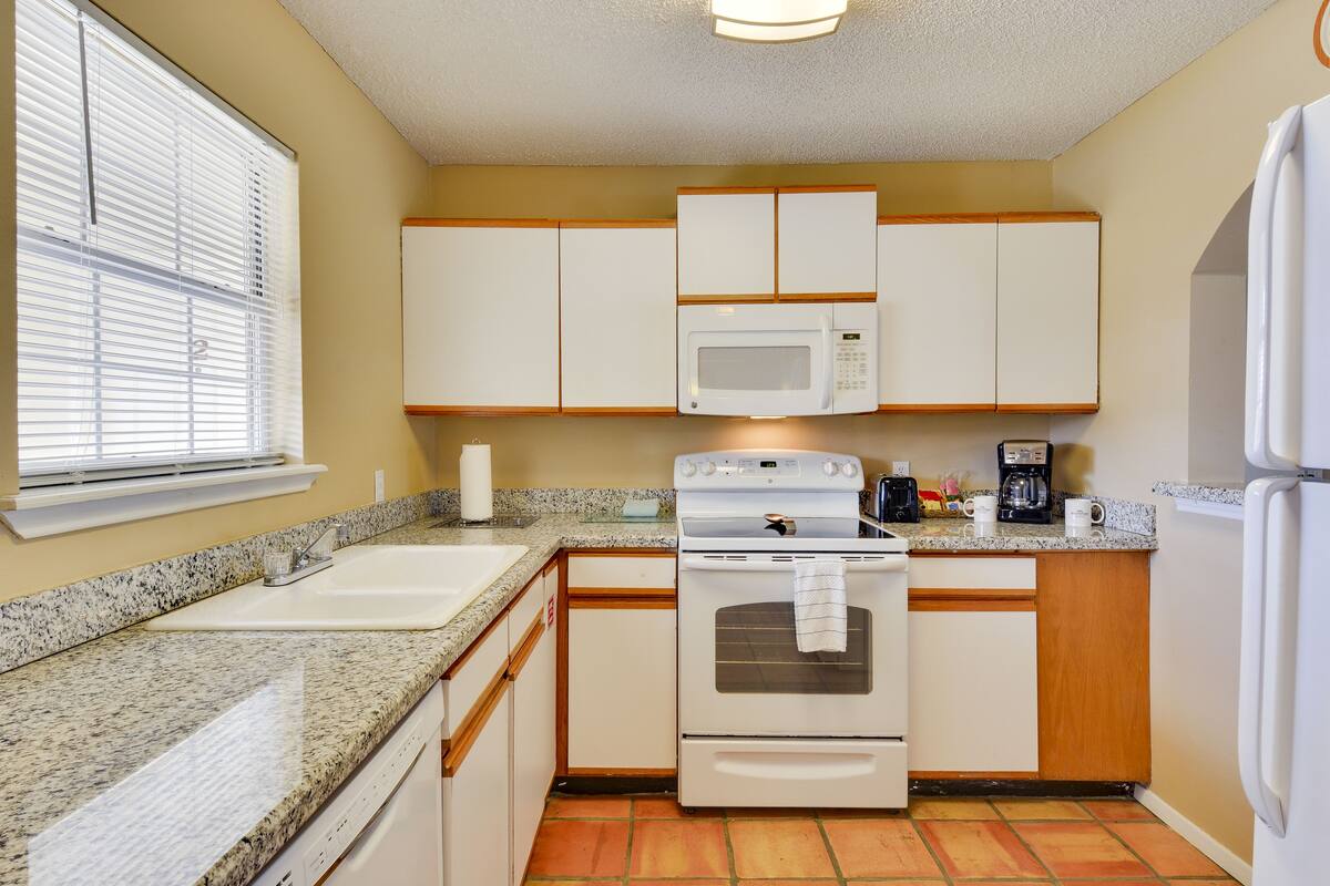 suite, 3 bedrooms | private kitchen | coffee/tea maker