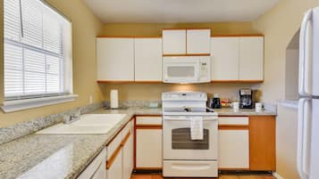 Suite, 3 Bedrooms | Private kitchen | Coffee/tea maker