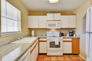 Suite, 3 Bedrooms | Private kitchen | Coffee/tea maker