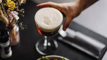 Bar (trong khuôn viên)