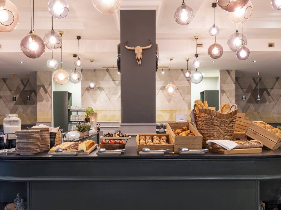 Tägliches Frühstücksbuffet (25 EUR pro Person)