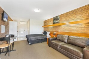 Standard Double Room | 2 bedrooms, minibar, desk, iron/ironing board