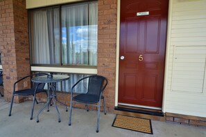 Terrace/patio - Allara Motor Lodge (White Hills)