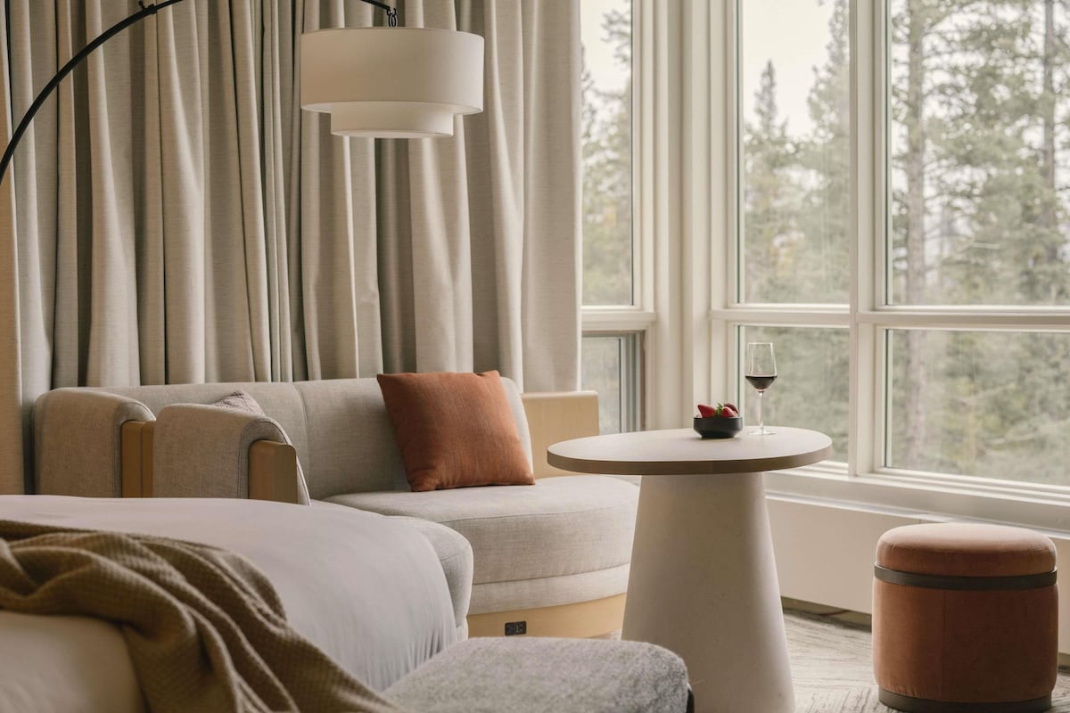 Premium bedding, pillowtop beds, minibar, in-room safe