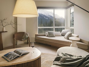 Premium bedding, pillowtop beds, minibar, in-room safe - Rimrock Banff, Emblems Collection (Banff)
