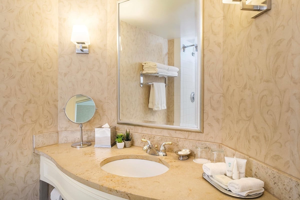 Premium bedding, pillow-top beds, minibar, in-room safe