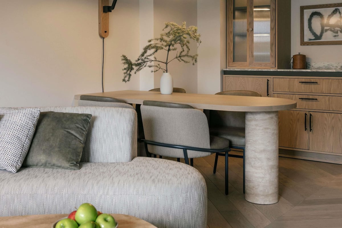 Ropa de cama de alta calidad, camas con pillow-top y minibar