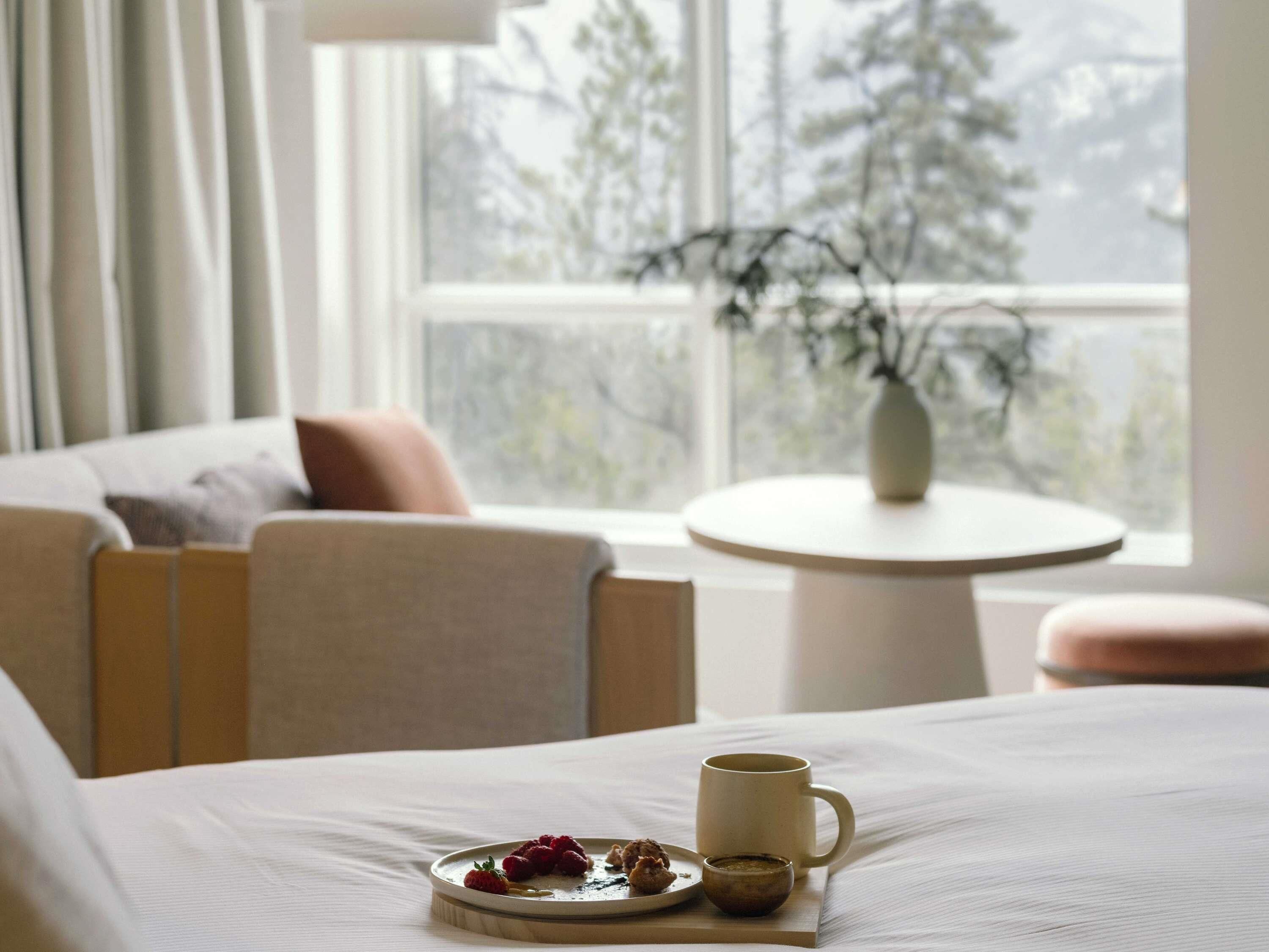 套房, 1 张特大床 (Studio, Peak View) | 高档床上用品、加厚床垫、迷你吧、客房内保险箱