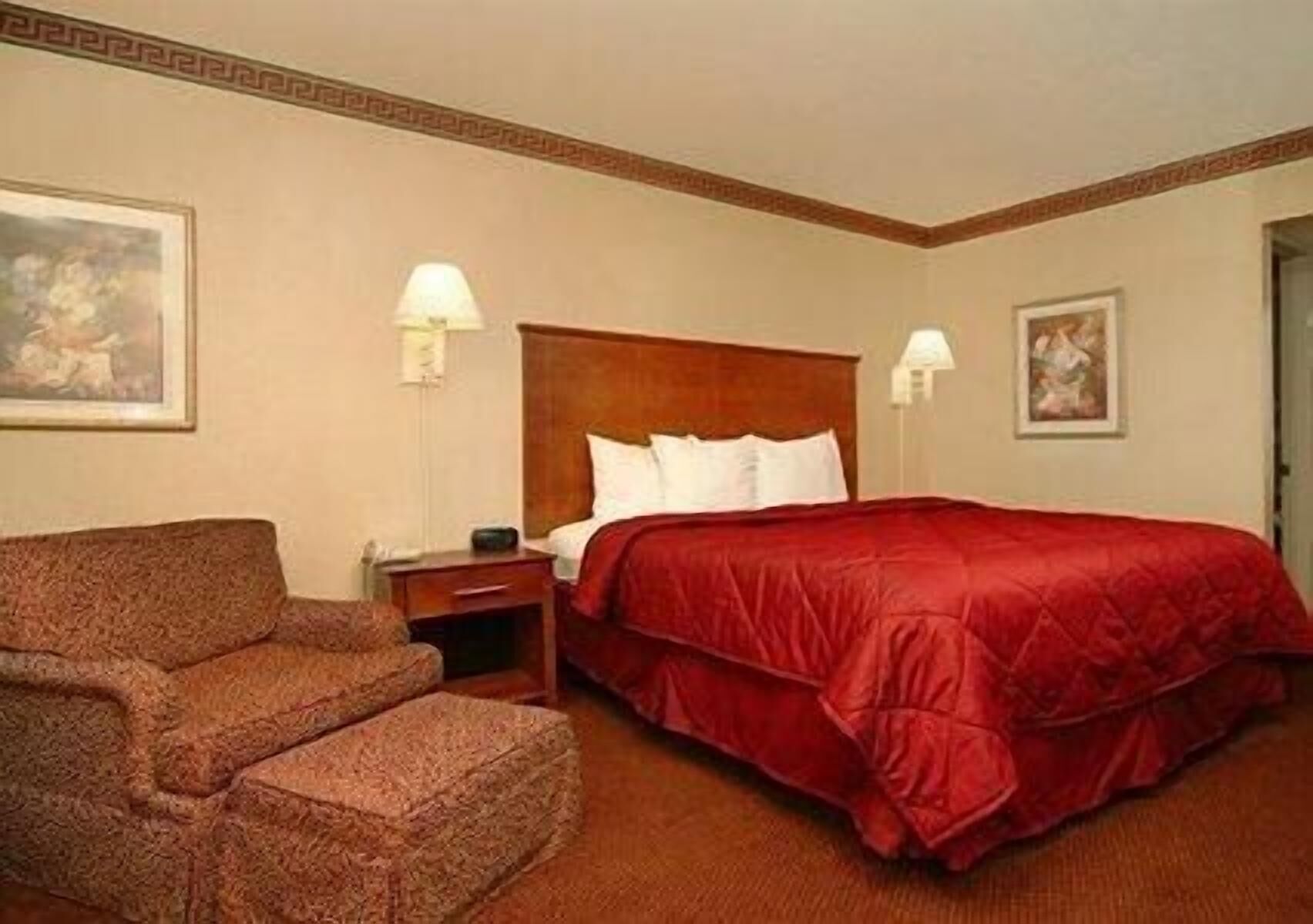 Desk, iron/ironing board, free WiFi, bed sheets