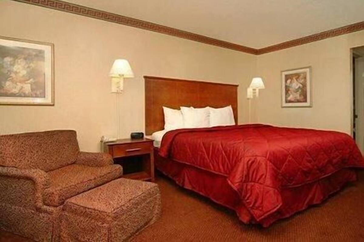 Desk, iron/ironing board, free WiFi, bed sheets