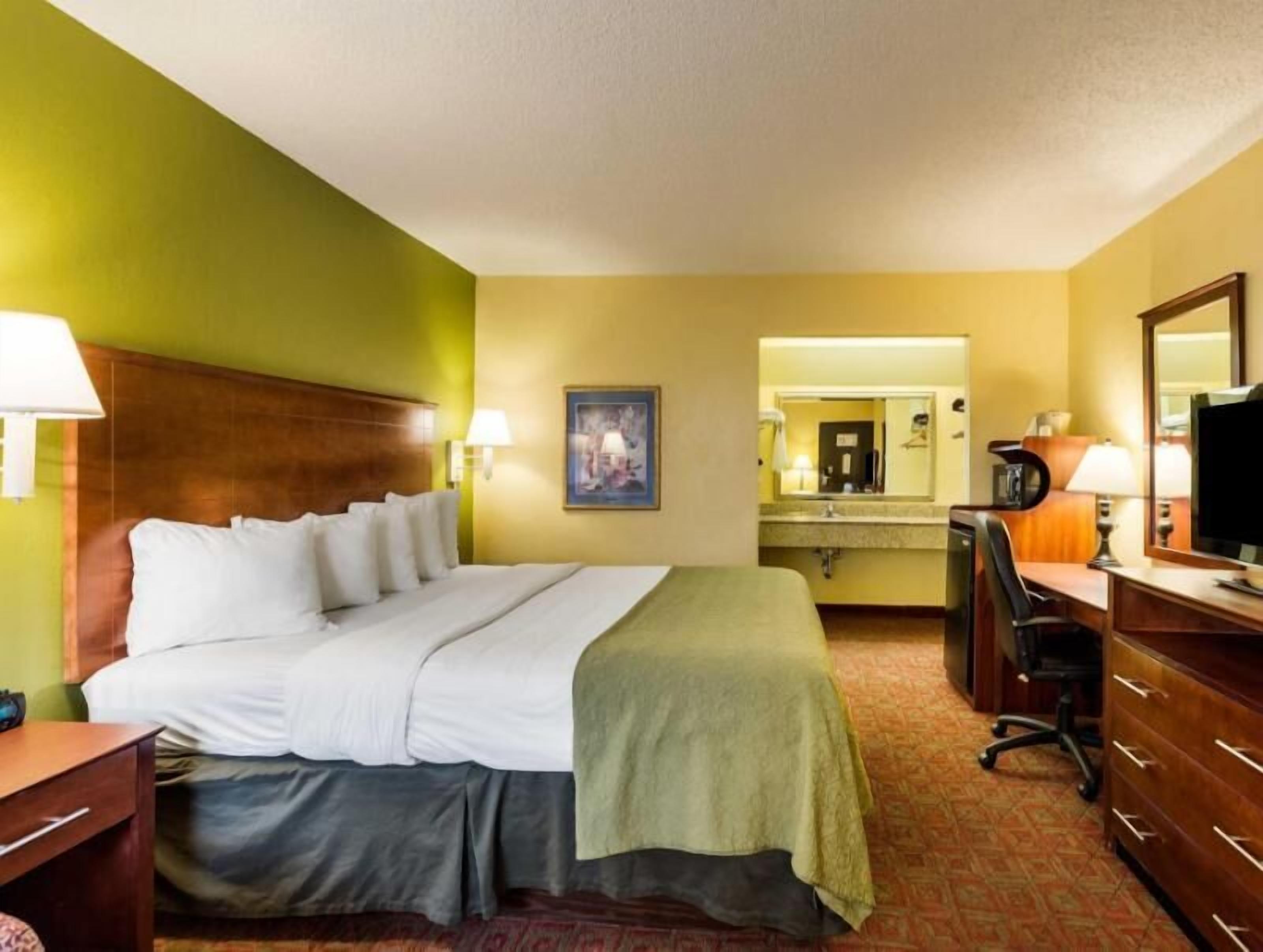 Desk, iron/ironing board, free WiFi, bed sheets