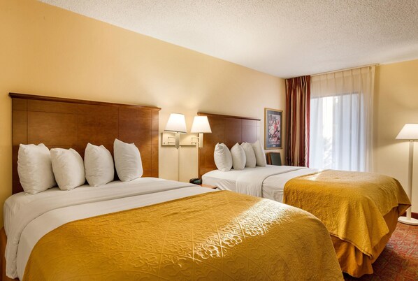 Desk, iron/ironing board, free WiFi, bed sheets - Quality Inn Blytheville (Blytheville)