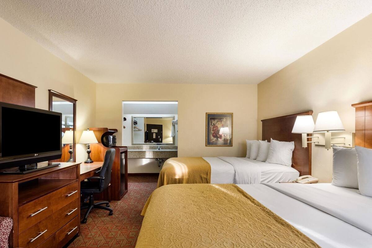 Desk, iron/ironing board, free WiFi, bed sheets